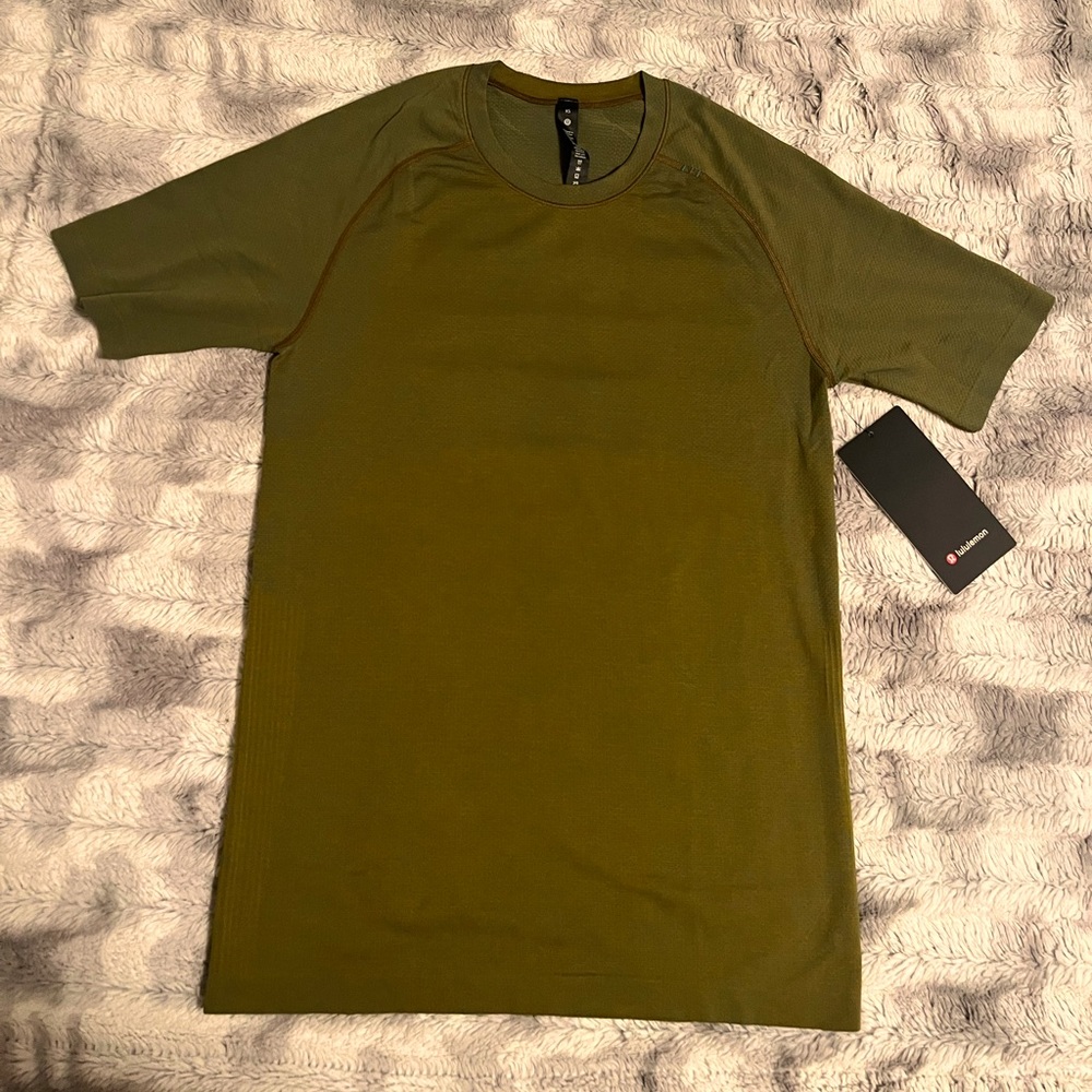 BUNDLE NWT Lululemon ‘T.H.E. Short ‘7” Linerless  & ‘Metal Vent Tech SS 2.0’ Tee
